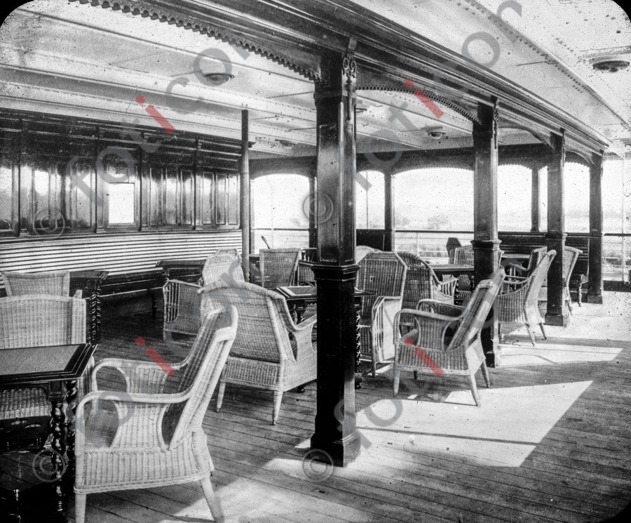 Deck der RMS Titanic | Deck of the RMS Titanic - Foto simon-titanic-196-017-sw.jpg | foticon.de - Bilddatenbank für Motive aus Geschichte und Kultur